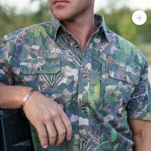 Cordia Hemingway Camo Shirt Size Medium Hunting Short Sleeves Button Front NWT